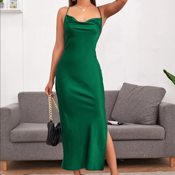 Boho crisscross open back split hem dress - Picture 3 of 9